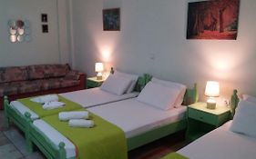 Pitsinis Studios & Apartments